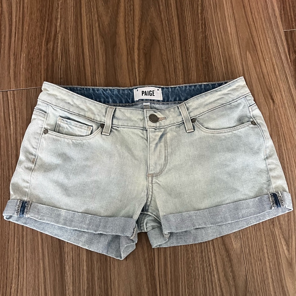 Paige Jean shorts
Size 25